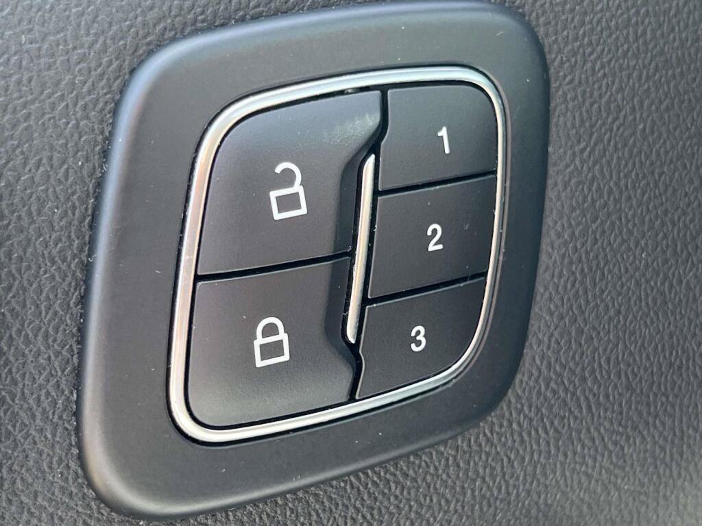 Certified 2024 Ford Escape Platinum AWD/4WD image 33