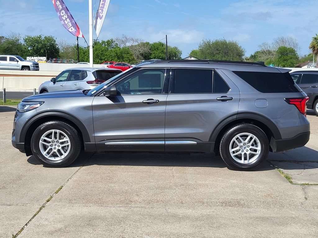 Certified 2025 Ford Explorer Active RWD image 2