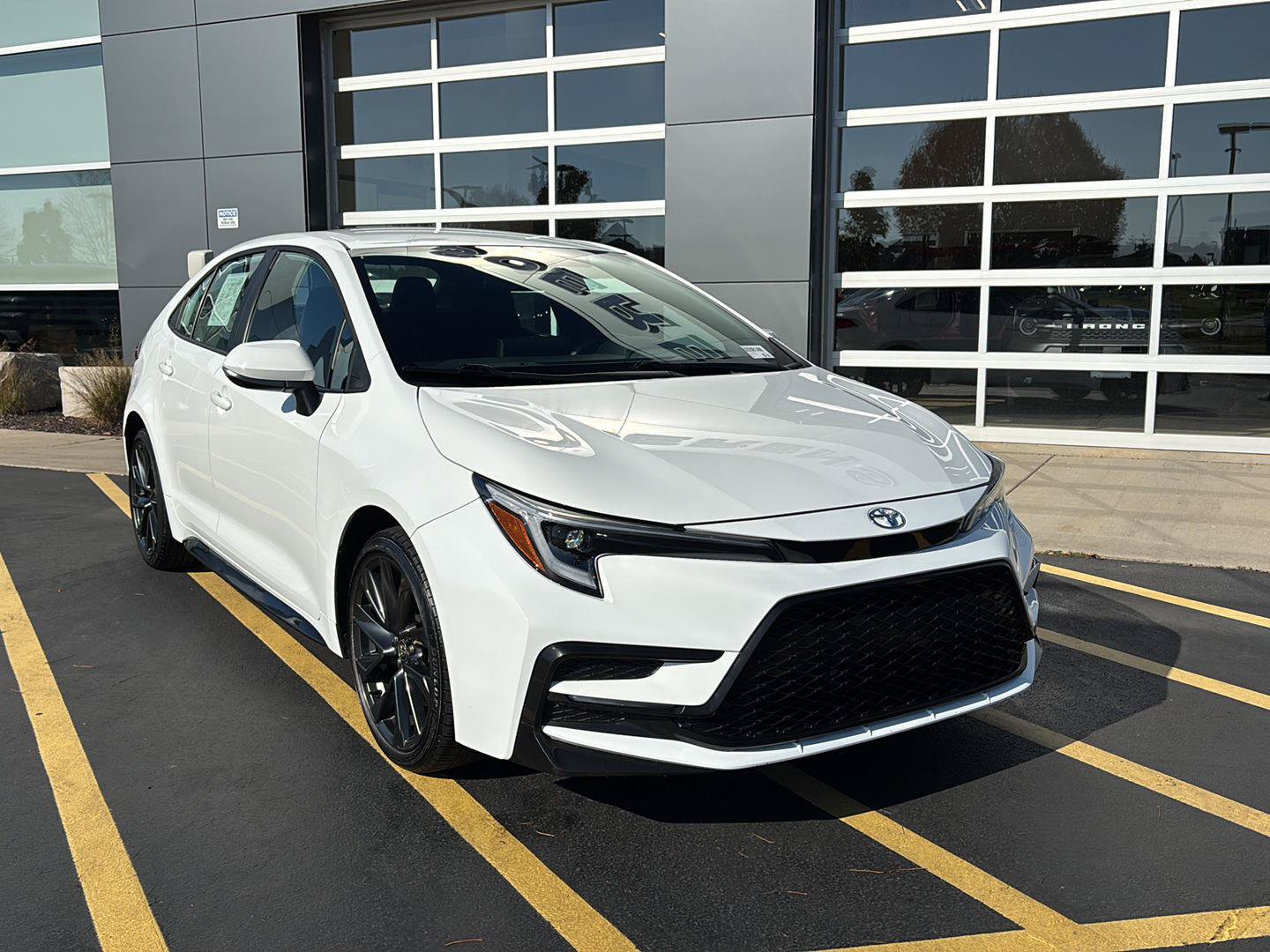 Used 2026 Toyota Corolla SE FWD image 4