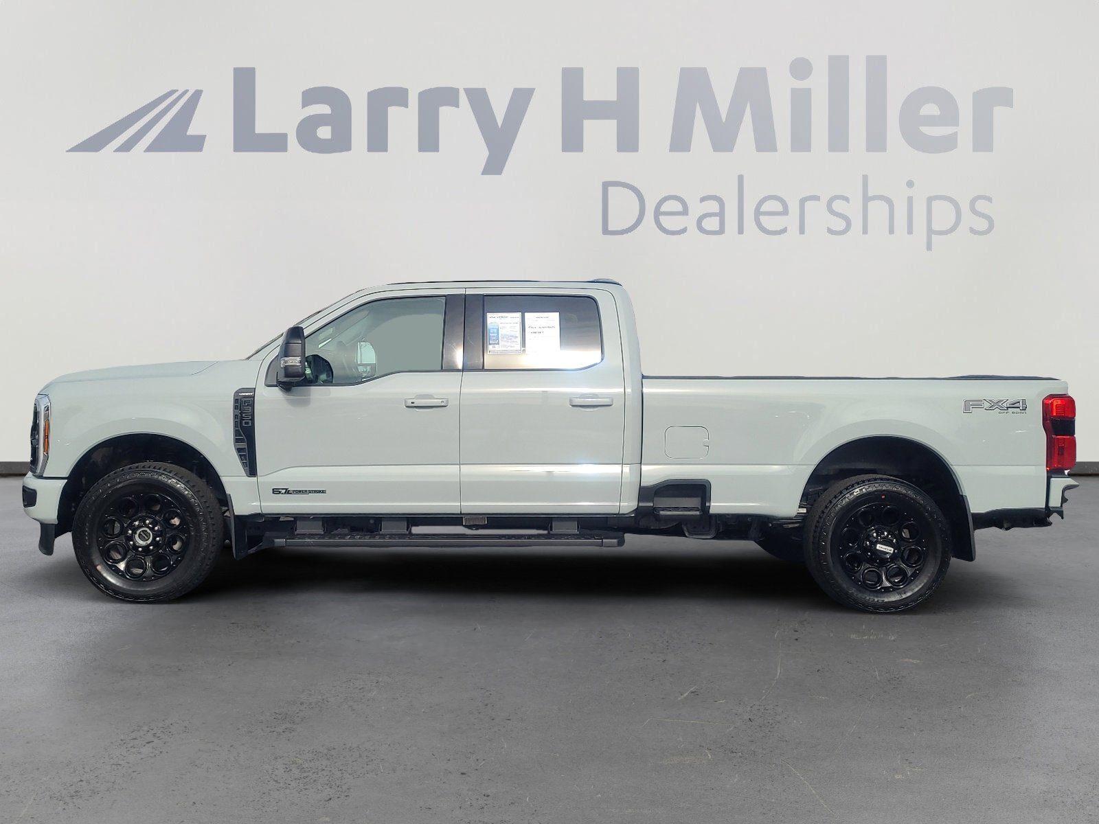 Certified 2025 Ford F350 Lariat w/ Black Appearance Package image 3