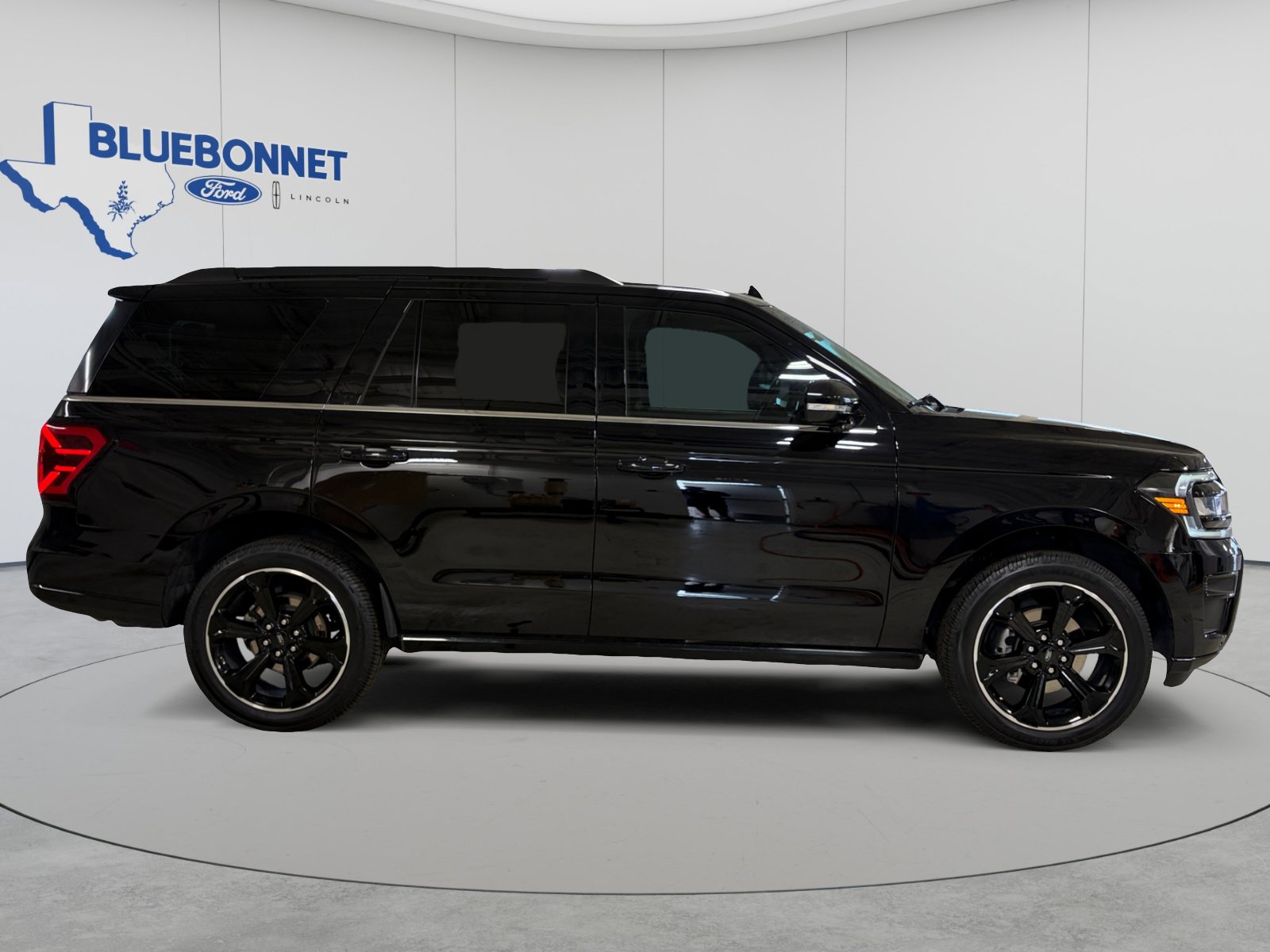 Certified 2023 Ford Expedition Limited RWD image 4