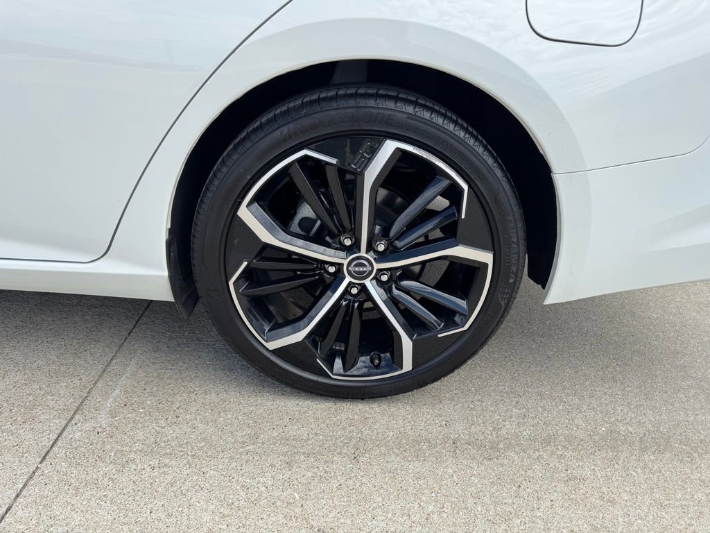 Used 2025 Nissan Altima 2.5 SR FWD image 9