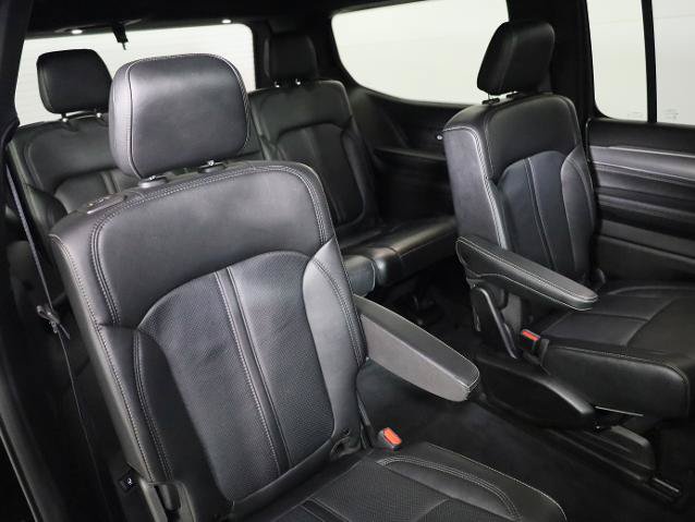 Used 2023 Jeep Wagoneer Series II AWD/4WD image 11