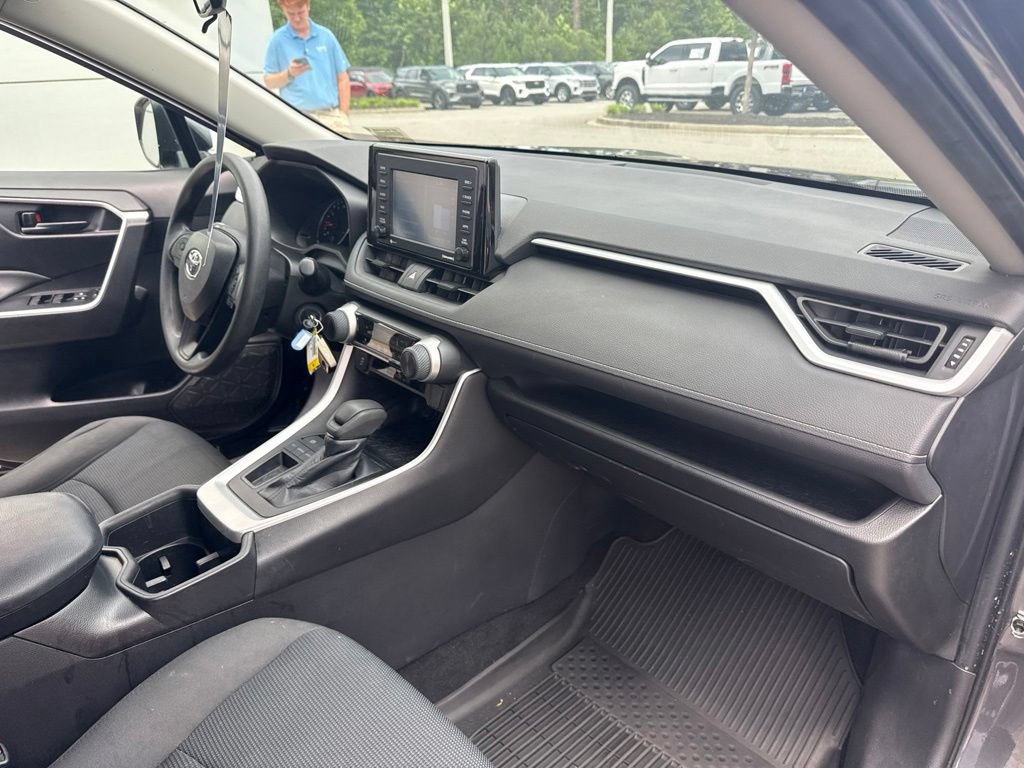 Used 2022 Toyota RAV4 LE FWD image 33