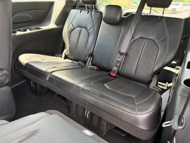 Used 2024 Chrysler Pacifica Limited FWD image 12