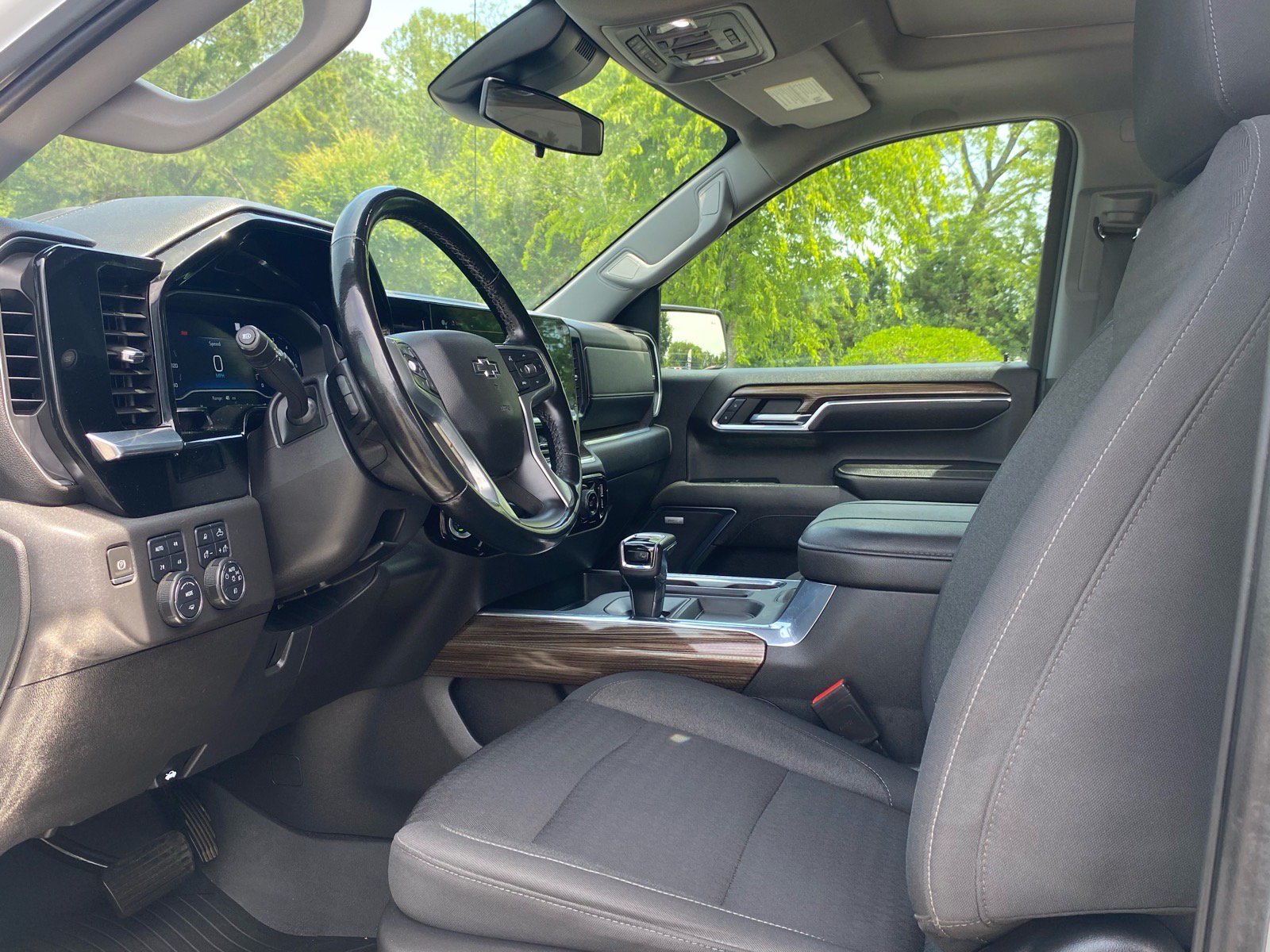 Used 2023 Chevrolet Silverado 1500 LT Trail Boss w/ Convenience Package II AWD/4WD image 18