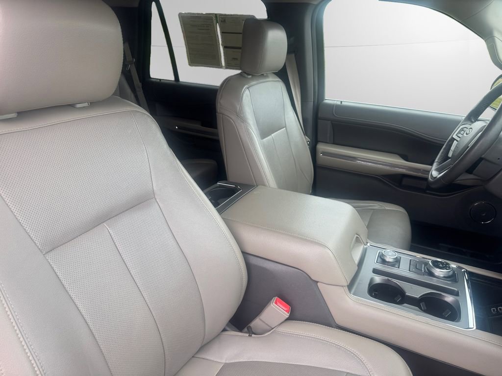 Certified 2018 Ford Expedition XLT w/ Equipment Group 202A AWD/4WD image 15