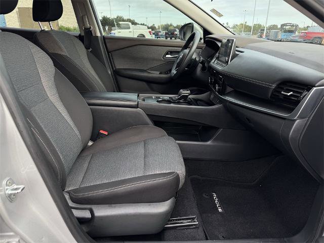 Used 2023 Nissan Rogue SV image 18