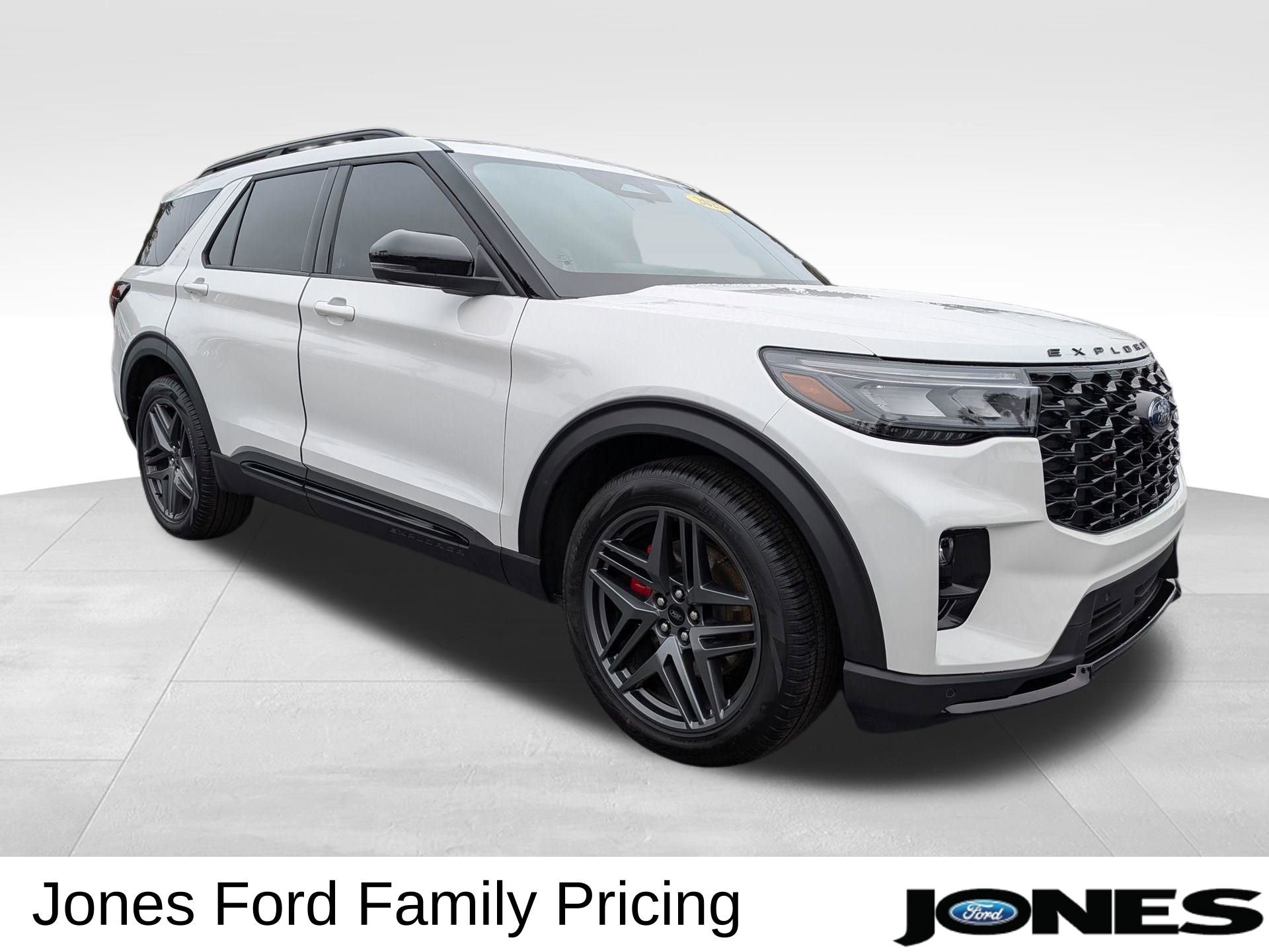 Certified 2025 Ford Explorer ST image 3