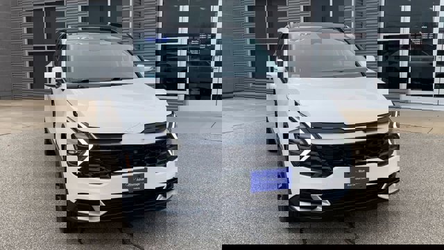 Used 2025 Kia Sportage EX w/ EX Premium Package AWD/4WD image 4