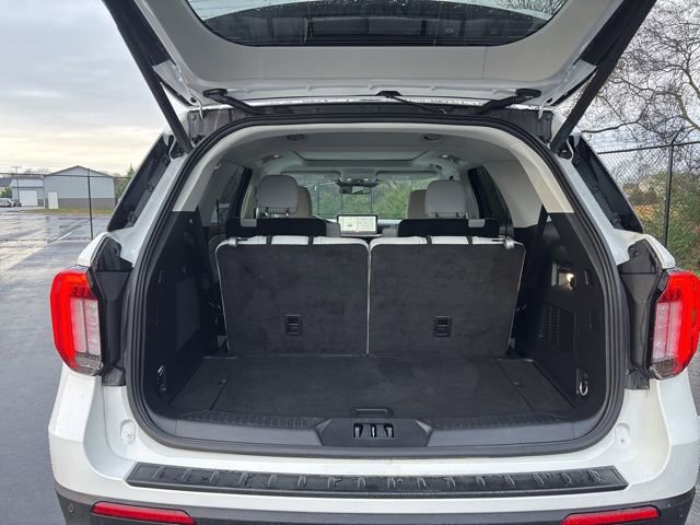 Certified 2025 Ford Explorer Platinum w/ Ultimate Package image 11
