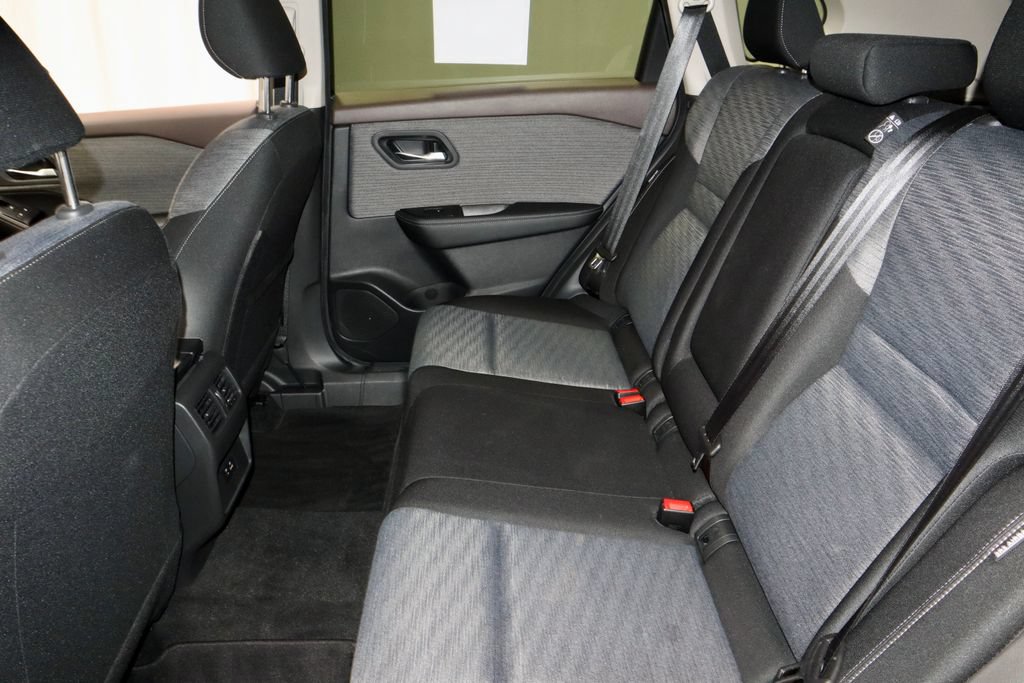 Used 2023 Nissan Rogue SV AWD/4WD image 21