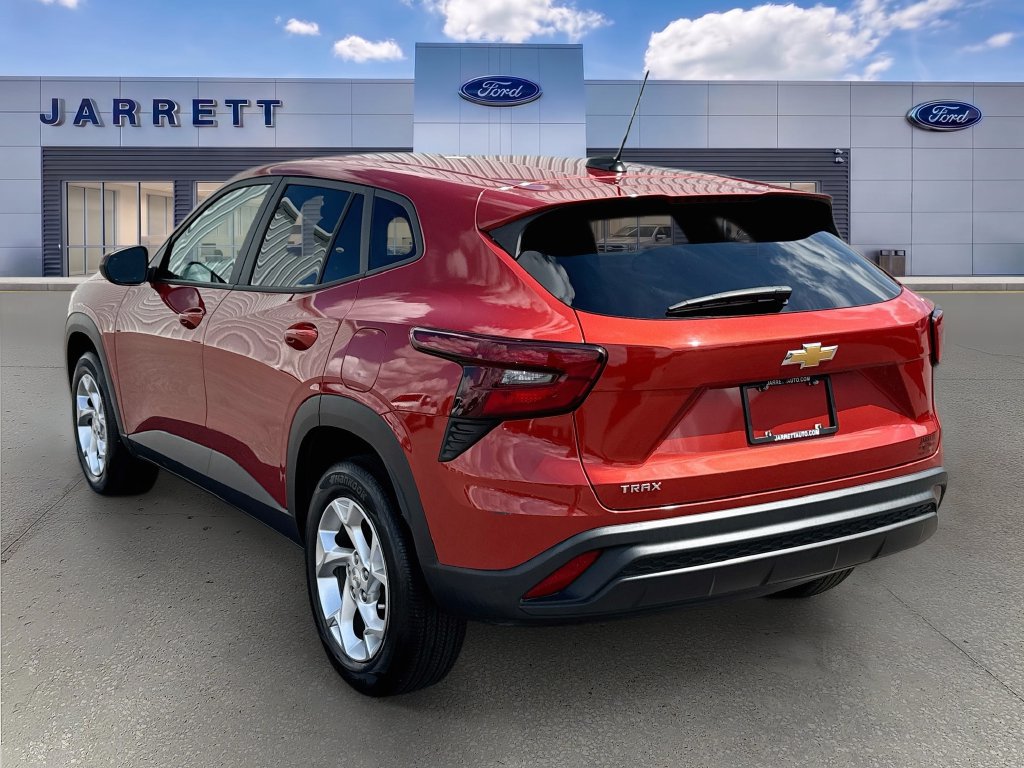 Used 2024 Chevrolet Trax LS w/ LS Convenience Package FWD image 5