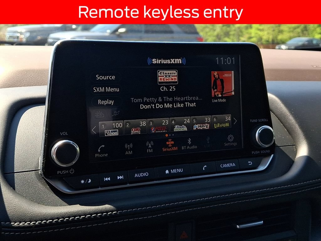 Used 2023 Nissan Rogue SV AWD/4WD image 16