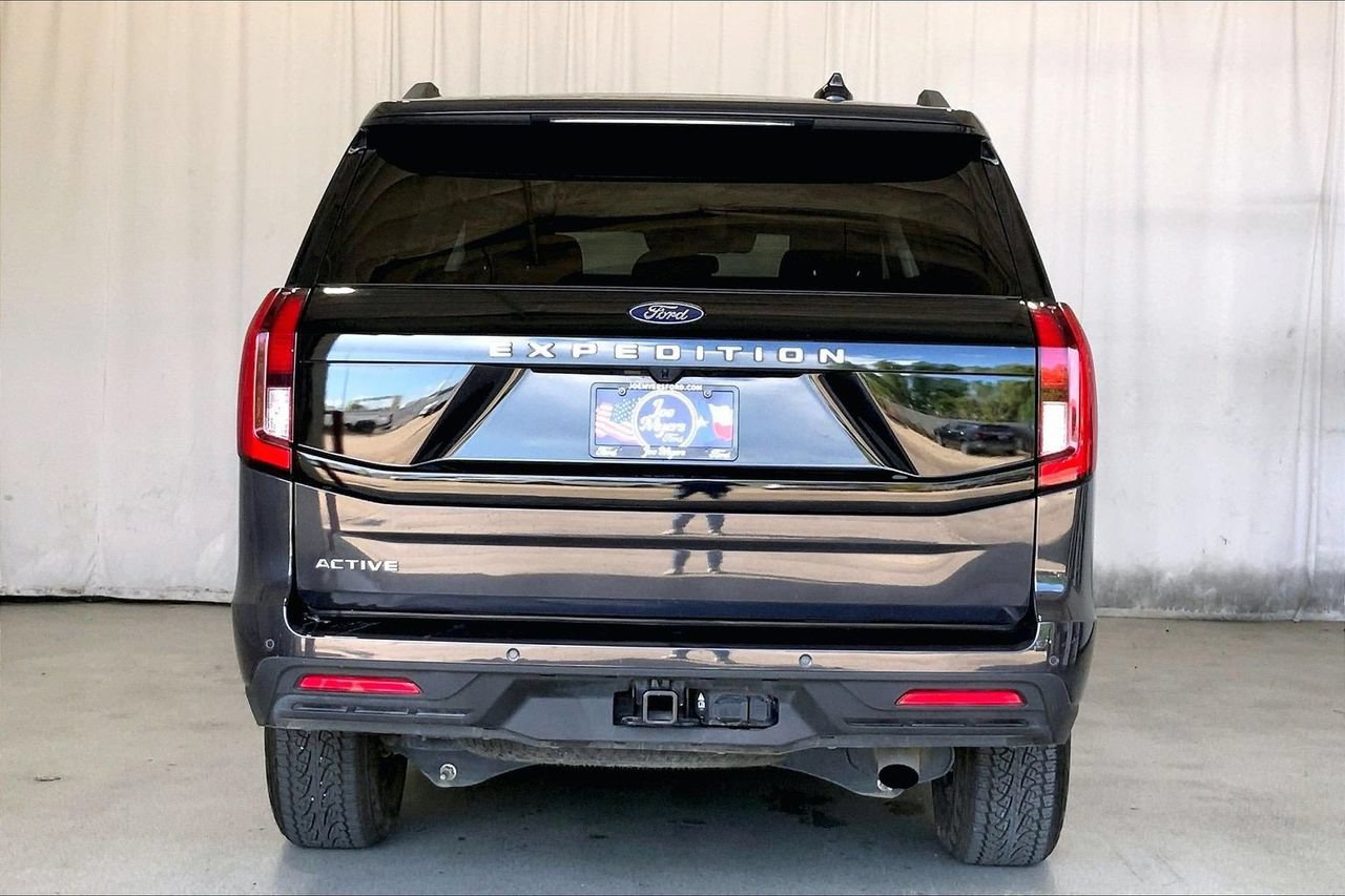 Certified 2025 Ford Expedition Active AWD/4WD image 3