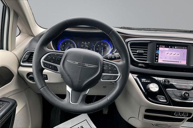 Used 2022 Chrysler Voyager LX image 9