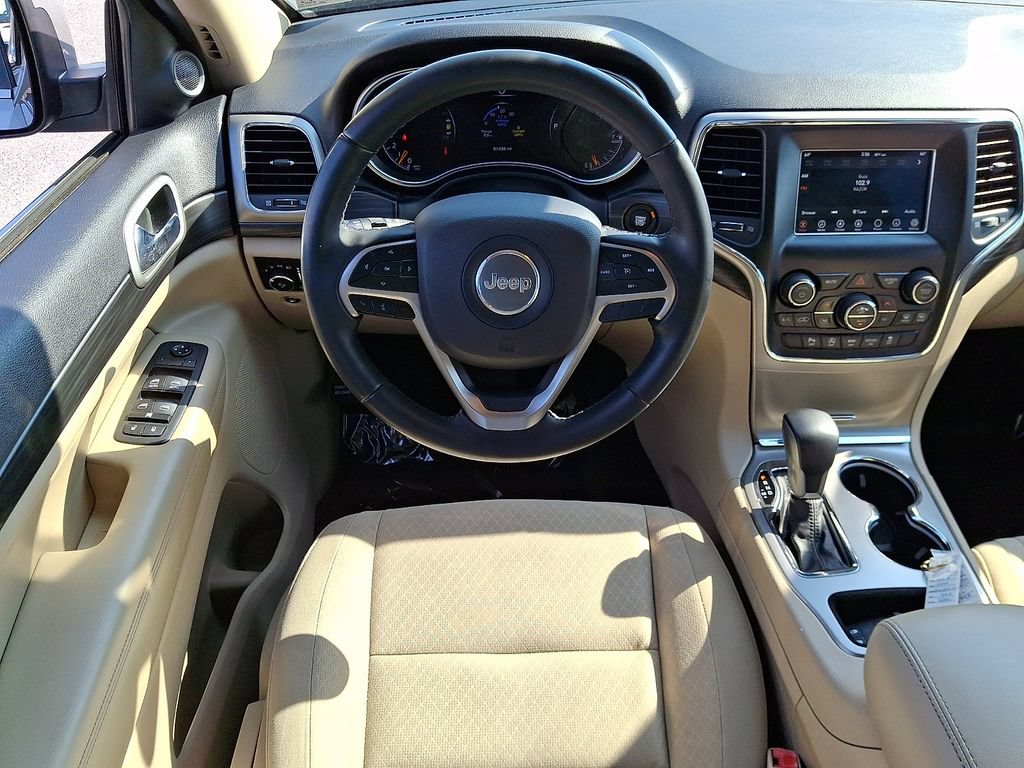 Used 2019 Jeep Grand Cherokee Laredo AWD/4WD image 11