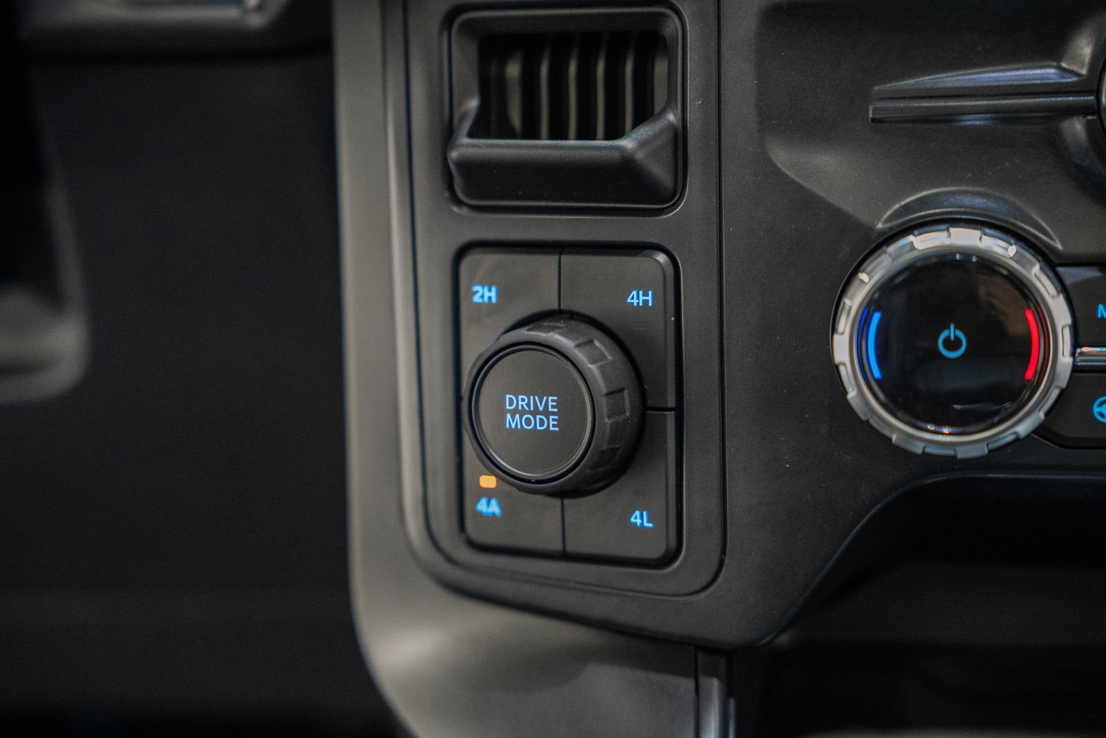 Certified 2024 Ford F150 Lariat w/ Equipment Group 502A High image 31