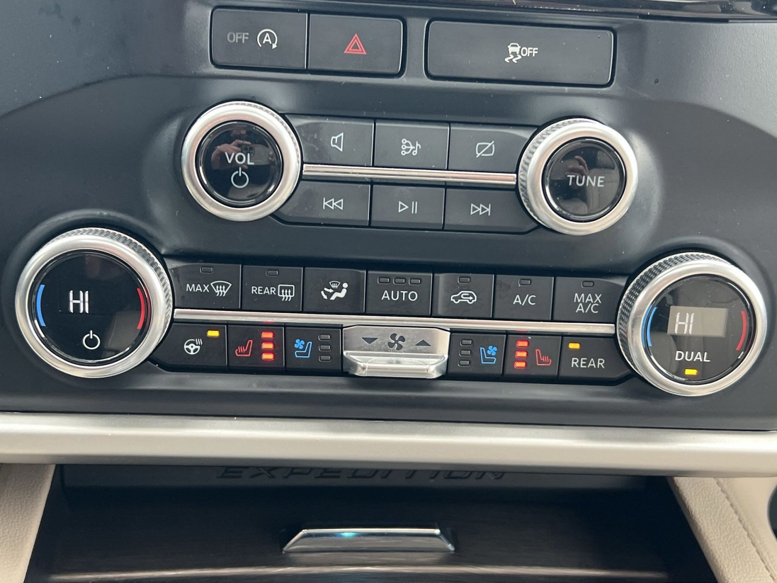 Certified 2024 Ford Expedition Limited image 21