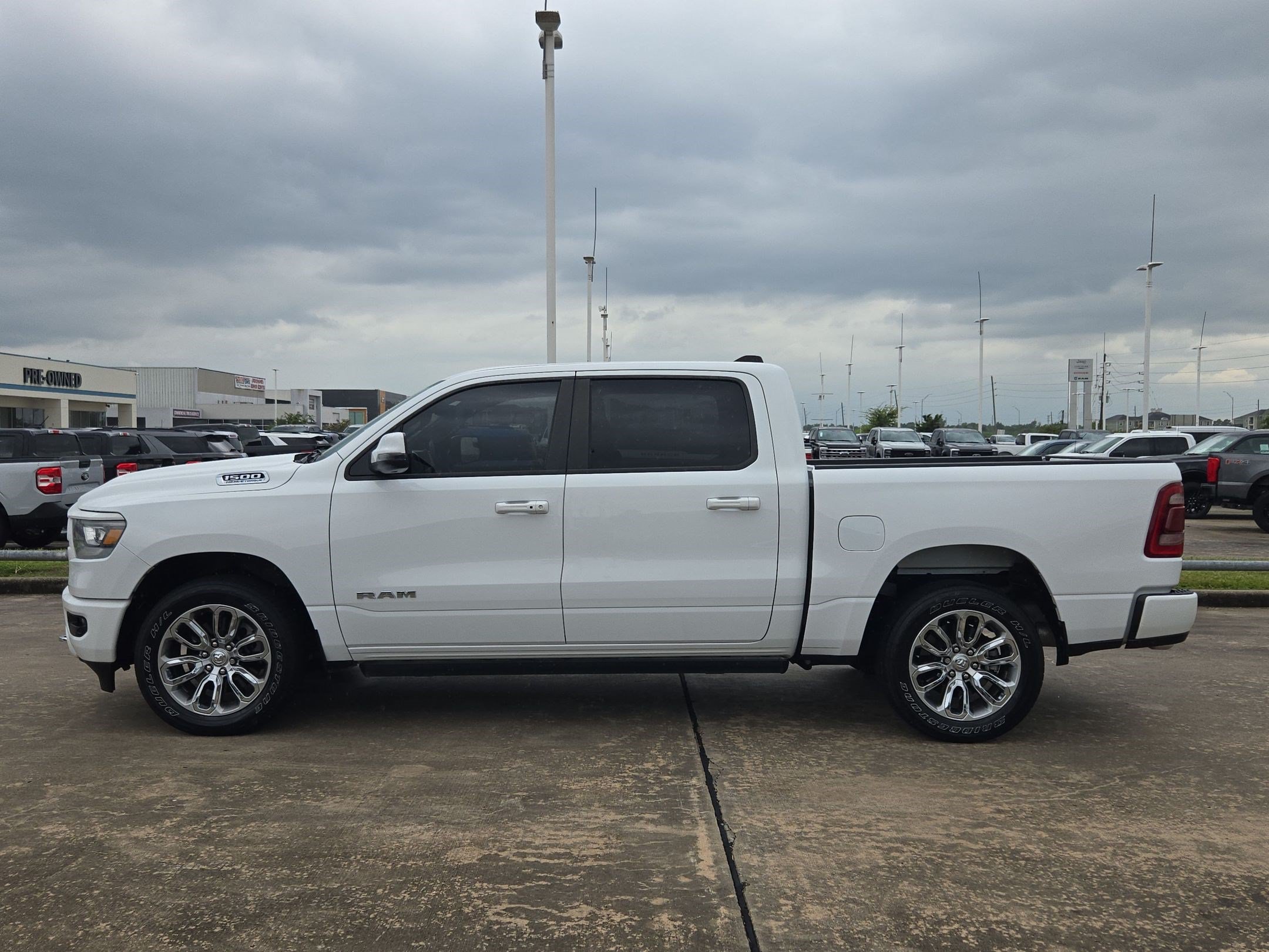Used 2023 RAM 1500 Laramie AWD/4WD image 9