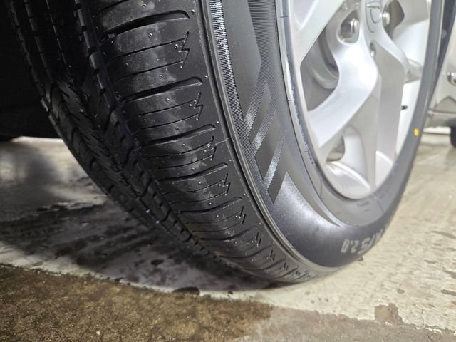 Used 2019 Chrysler Pacifica Touring-L Plus w/ Tire & Wheel Group FWD image 12