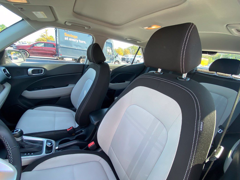 Used 2025 Hyundai Venue SEL FWD image 22