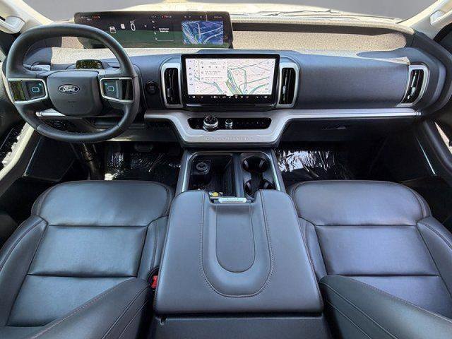 Certified 2025 Ford Expedition Active AWD/4WD image 3