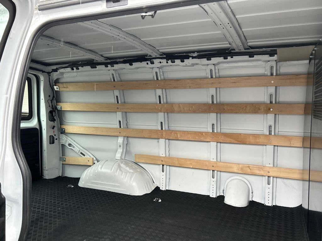 Used 2024 GMC Savana 2500 w/ Driver Convenience Package image 15