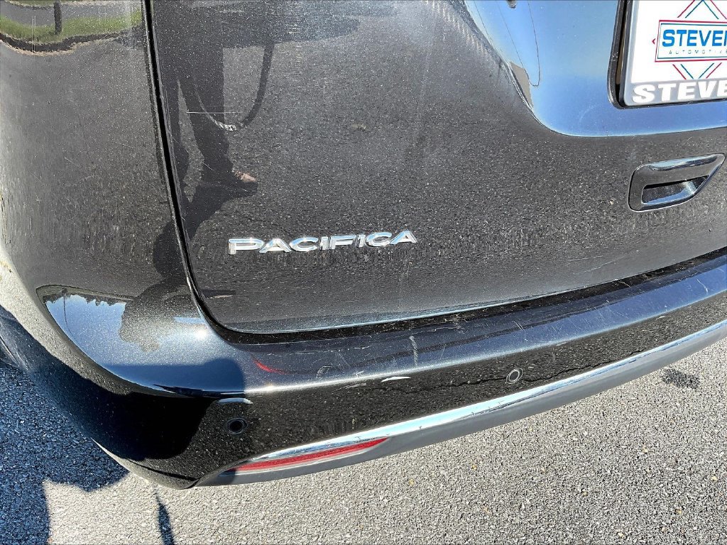 Used 2023 Chrysler Pacifica Touring-L FWD image 31