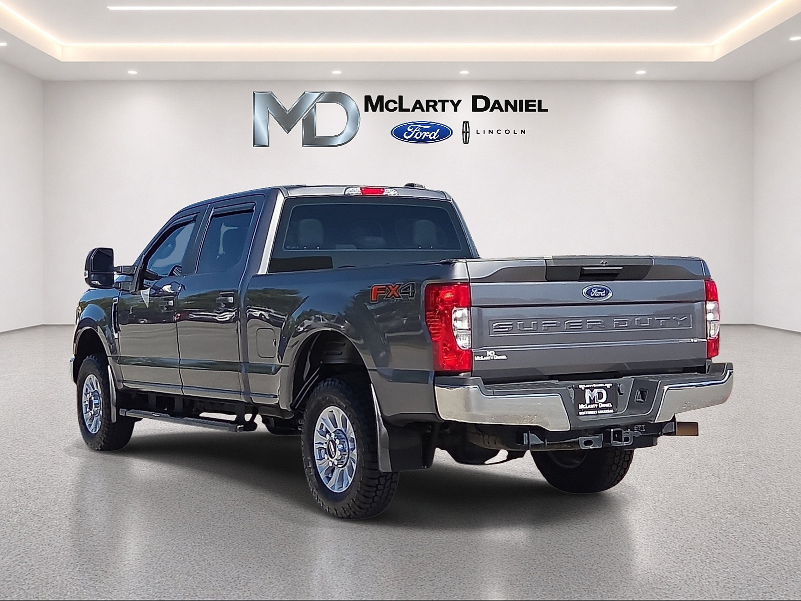 Certified 2022 Ford F250 XL w/ STX Appearance Package AWD/4WD image 4