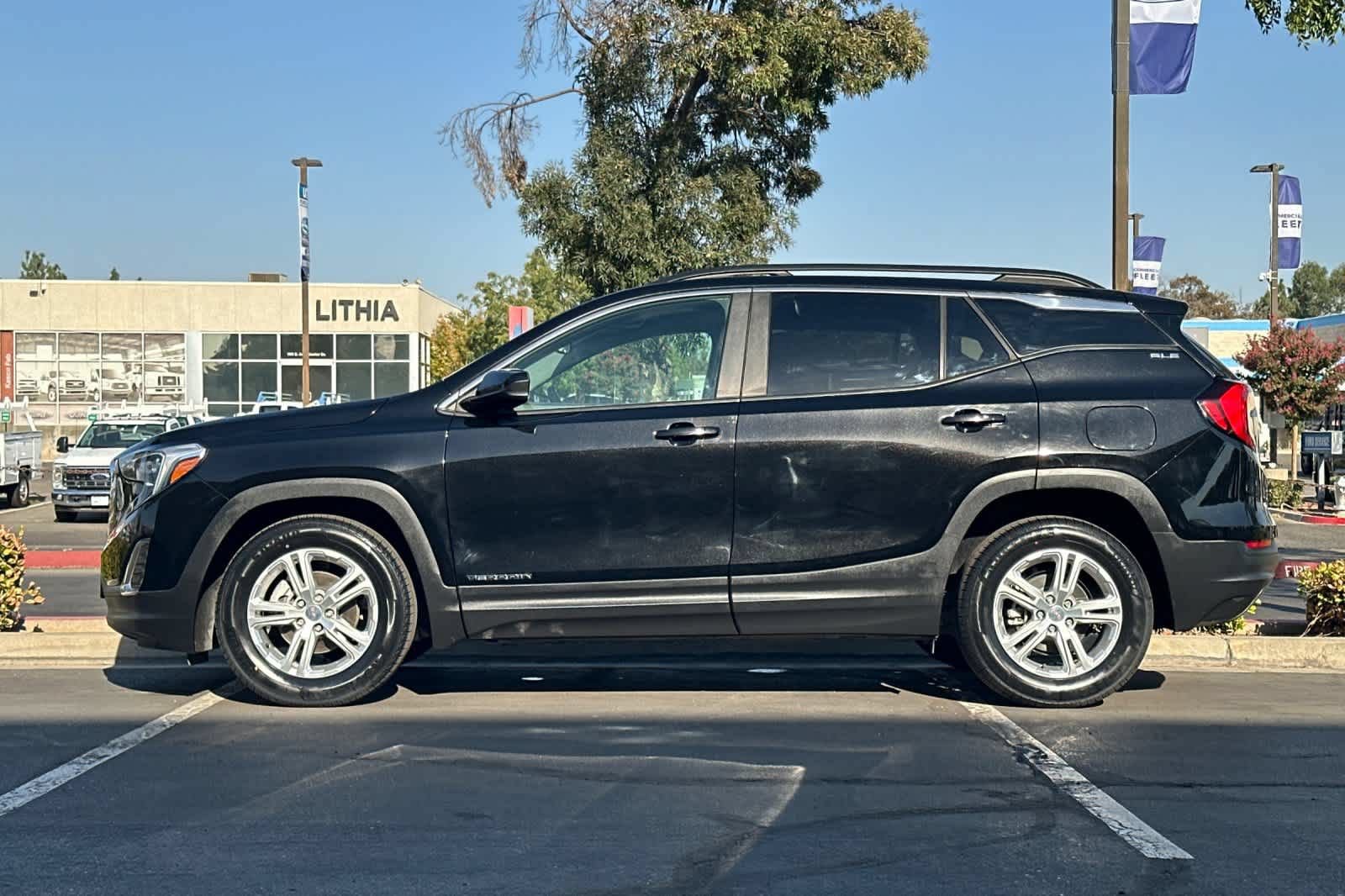 Used 2021 GMC Terrain SLE w/ Driver Convenience Package FWD image 6