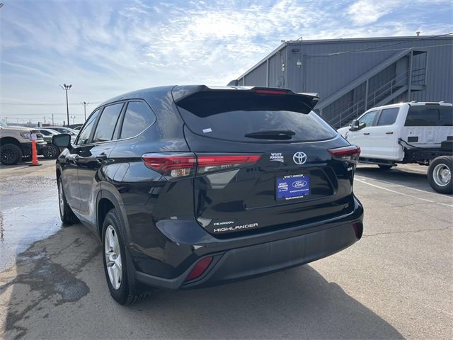 Used 2023 Toyota Highlander LE image 5