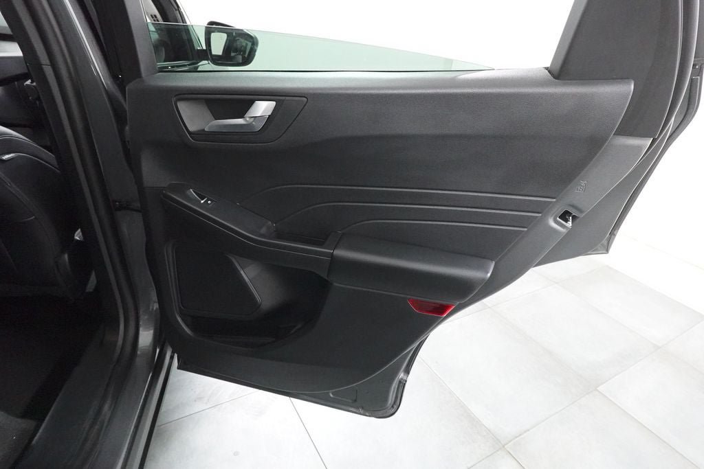 Certified 2025 Ford Escape Platinum AWD/4WD image 30