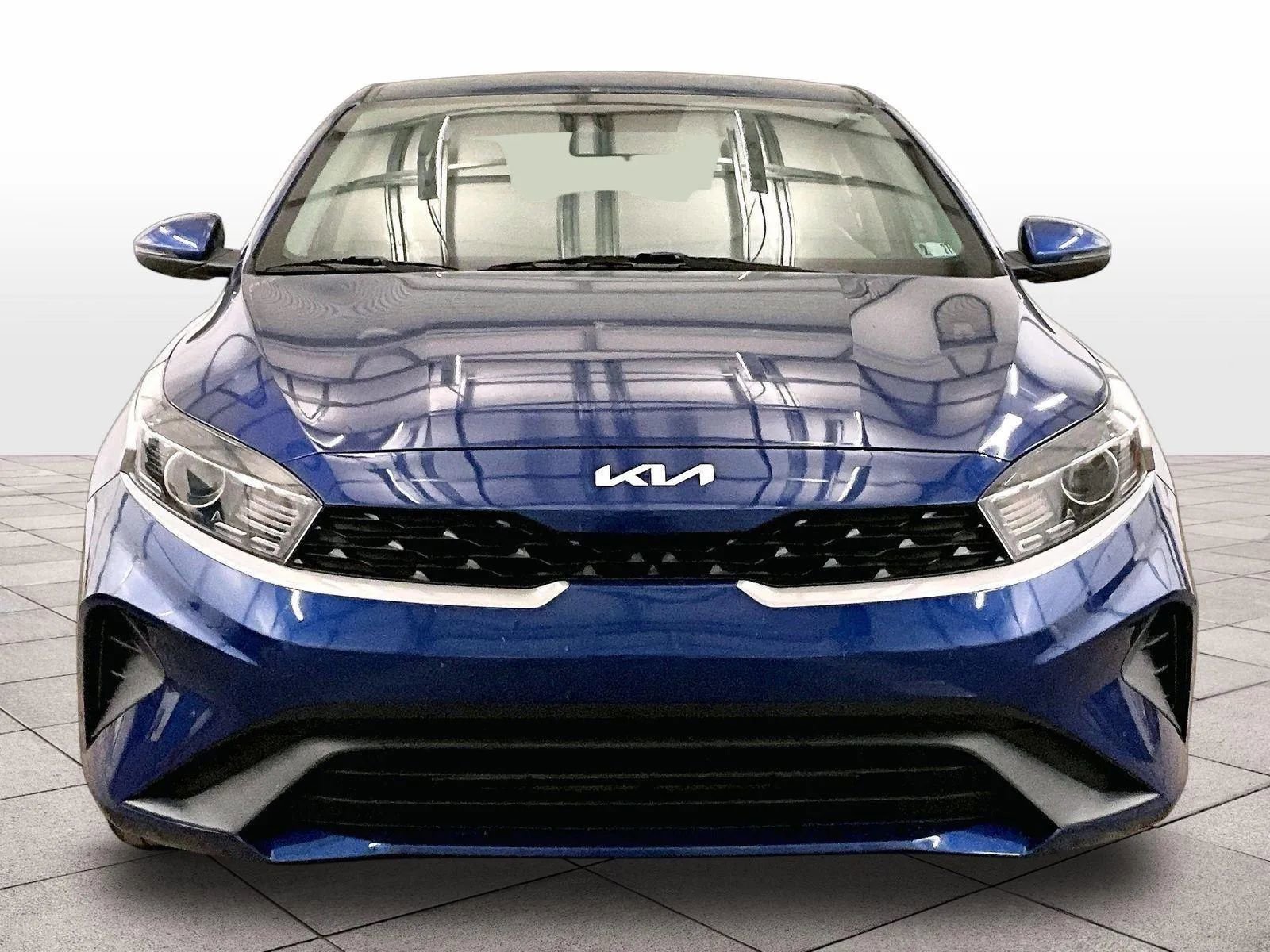 Used 2023 Kia Forte LXS w/ LXS Technology Package FWD image 3