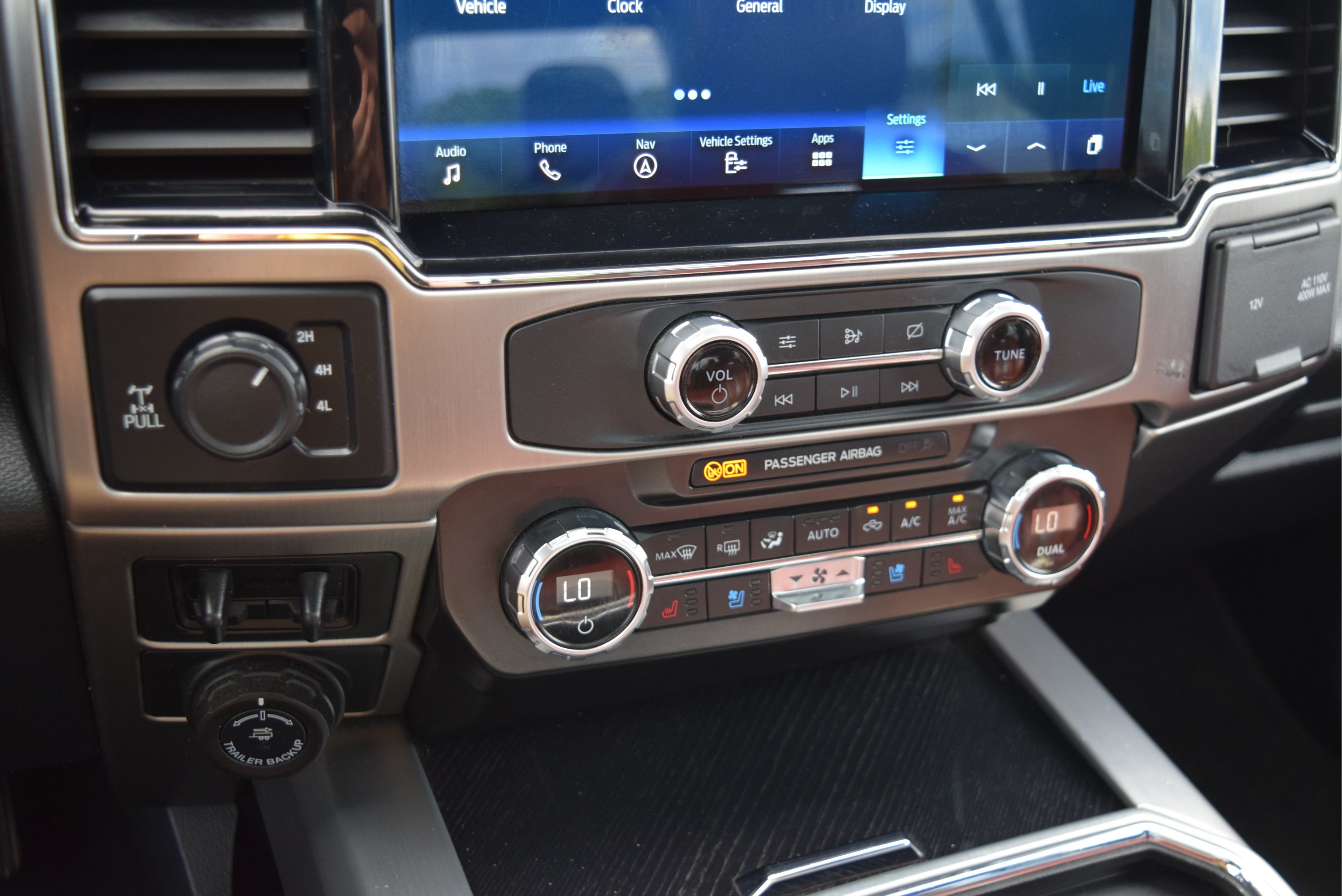 Certified 2022 Ford F350 Platinum w/ FX4 Off-Road Package AWD/4WD image 17