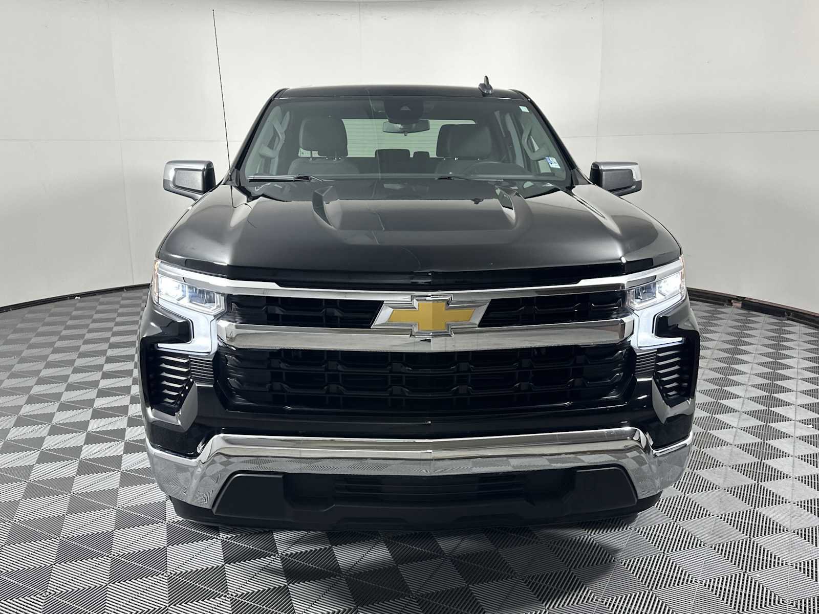 Used 2025 Chevrolet Silverado 1500 LT image 6
