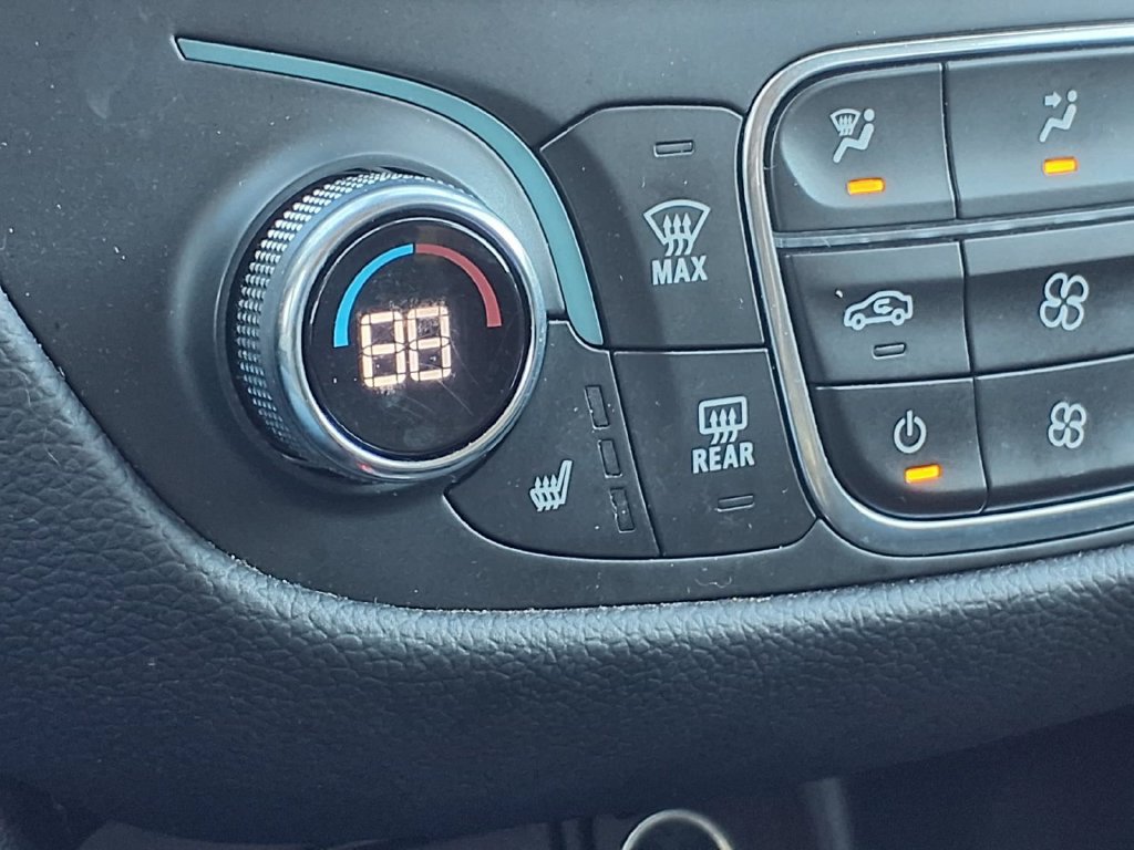 Used 2023 Chevrolet Equinox LT FWD image 15