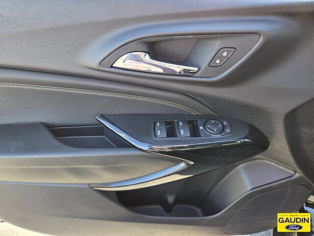 Used 2025 Chevrolet Trax LT FWD image 18