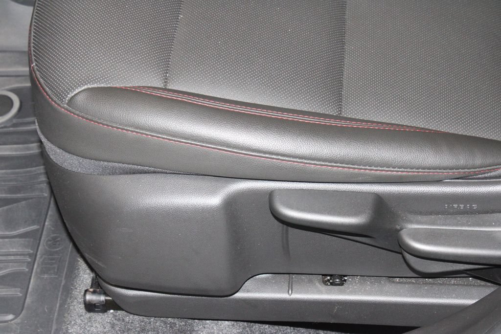 Used 2024 Chevrolet Trax RS w/ Sunroof Package FWD image 23