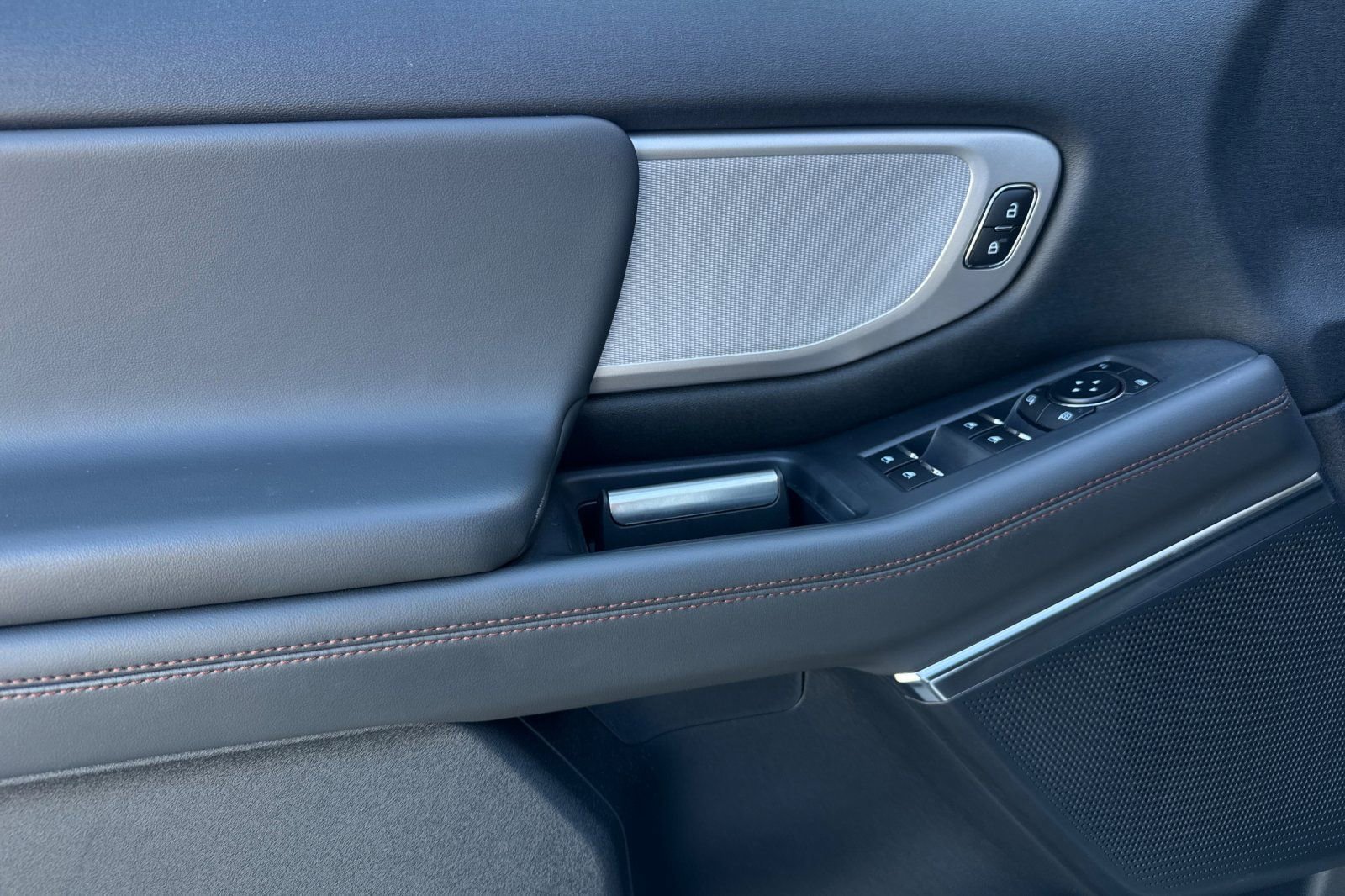 Certified 2025 Ford Expedition Active image 11