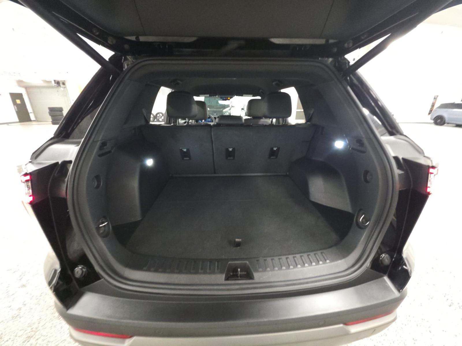 Used 2025 Chevrolet Equinox LT w/ Convenience Package II FWD image 13