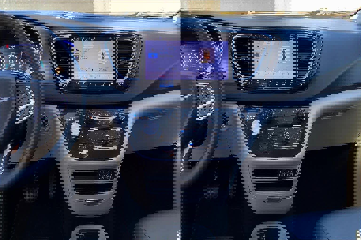 Used 2024 Chrysler Pacifica Touring-L image 9