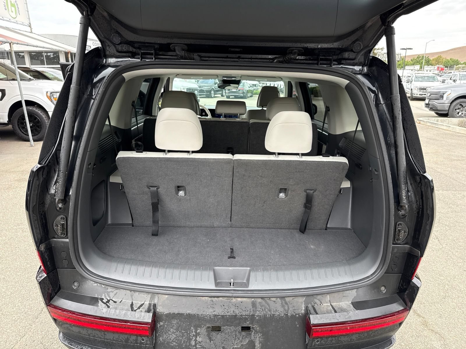 Used 2025 Hyundai Santa Fe SEL FWD image 17