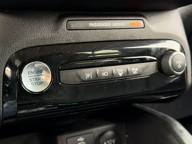 Certified 2025 Ford Escape Platinum w/ Premium Technology Package AWD/4WD image 28