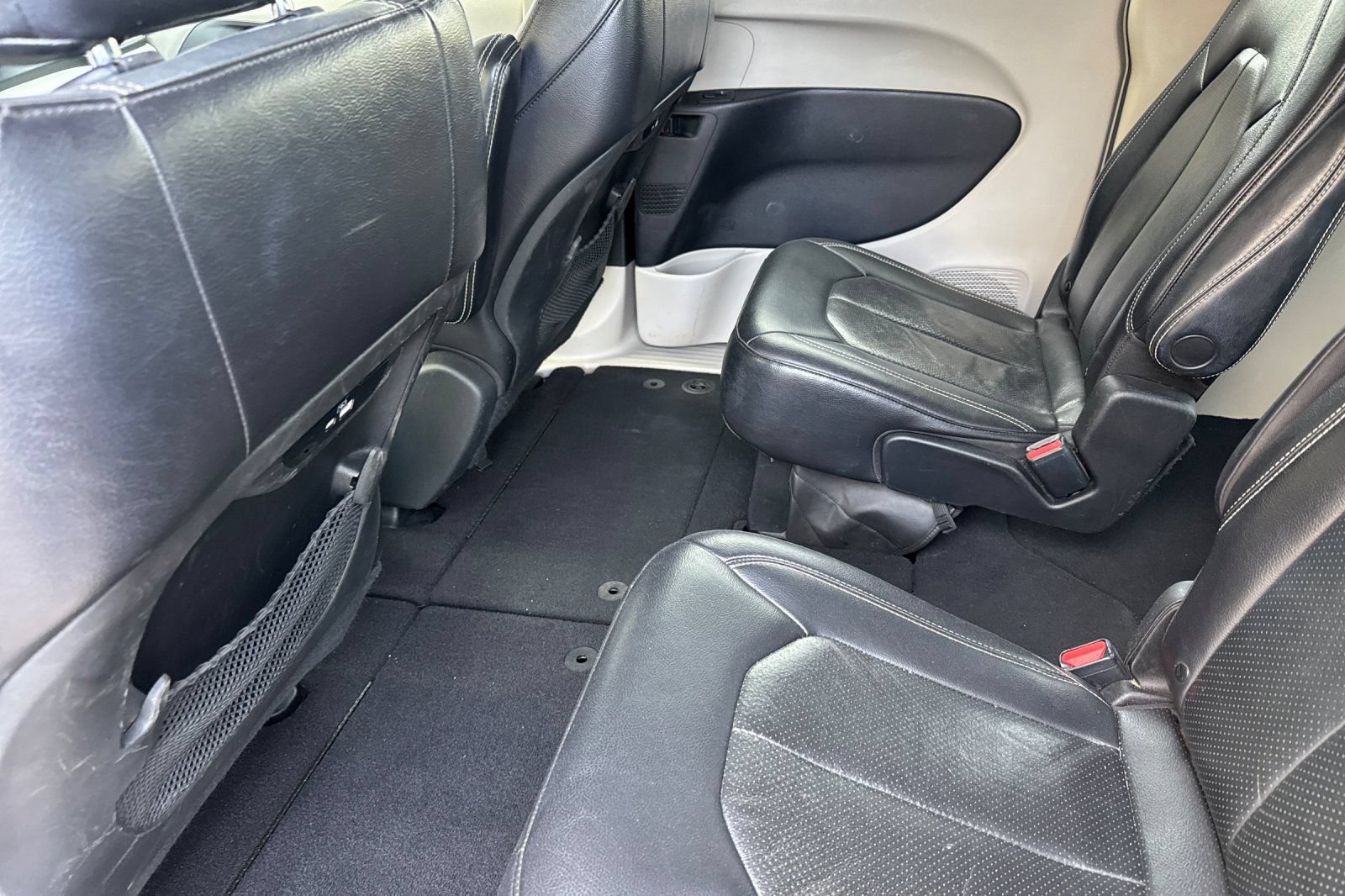 Used 2022 Chrysler Pacifica Touring-L FWD image 6