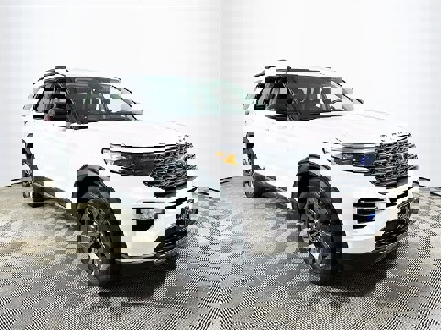 Certified 2022 Ford Explorer XLT w/ Equipment Group 202A