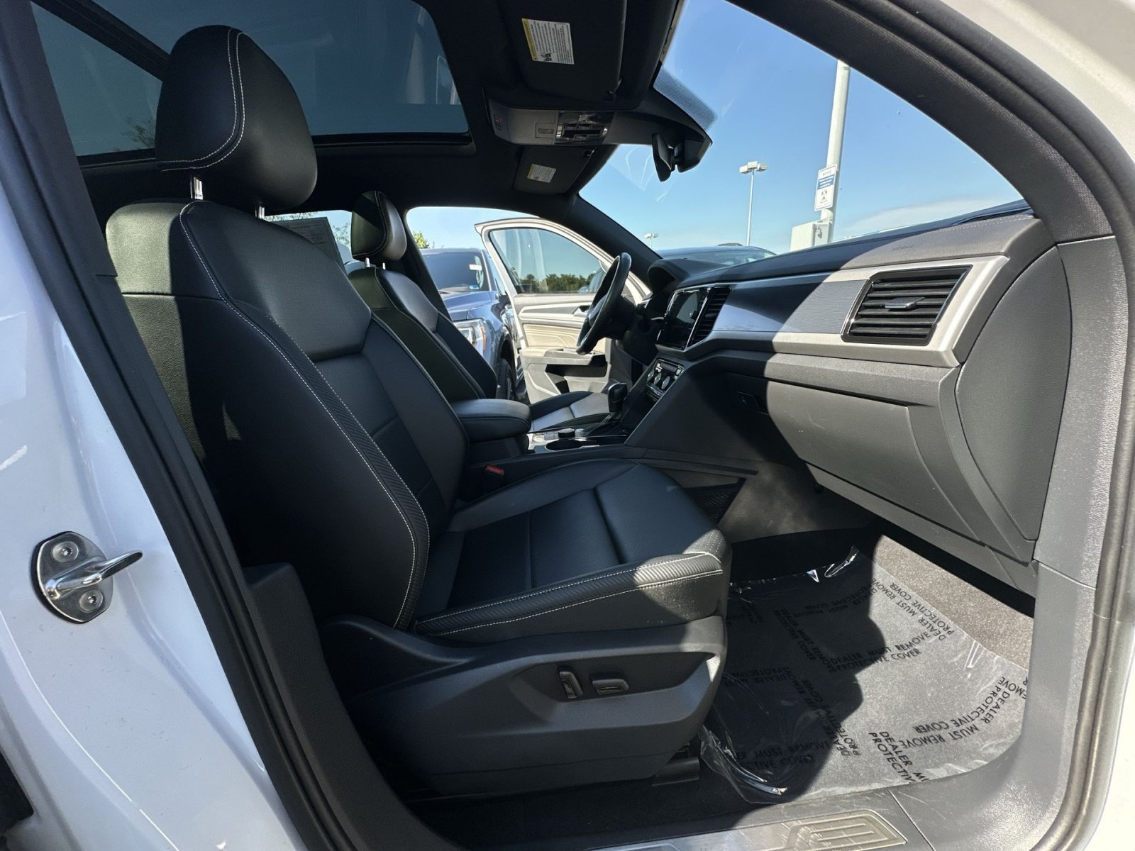 Used 2023 Volkswagen Atlas Cross Sport SEL R-Line AWD/4WD image 35