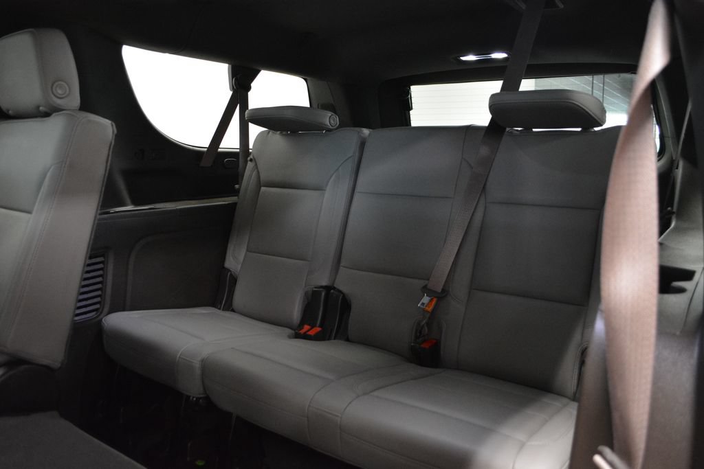 Used 2022 Chevrolet Suburban Z71 w/ Luxury Package AWD/4WD image 17