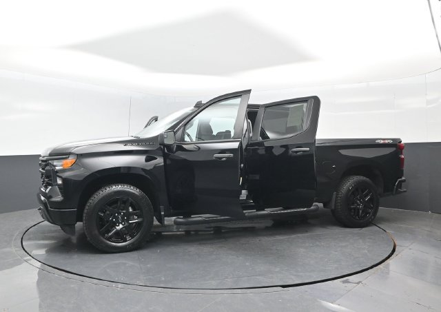 Used 2023 Chevrolet Silverado 1500 Custom w/ 2.7L Blackout Package AWD/4WD image 32