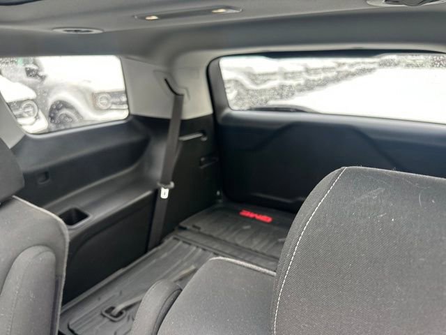 Used 2022 GMC Acadia SLE w/ Driver Convenience Package image 35